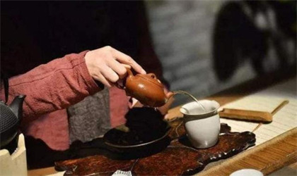 茶叶回收平台：如何通过普洱茶回收网有效解决茶叶回收难题